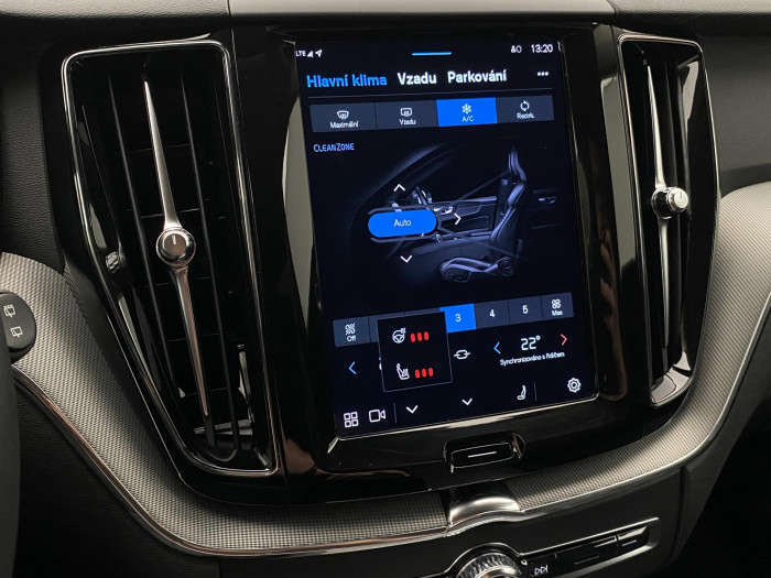 Volvo XC60 B4 AWD DARK PLUS REZERVACE