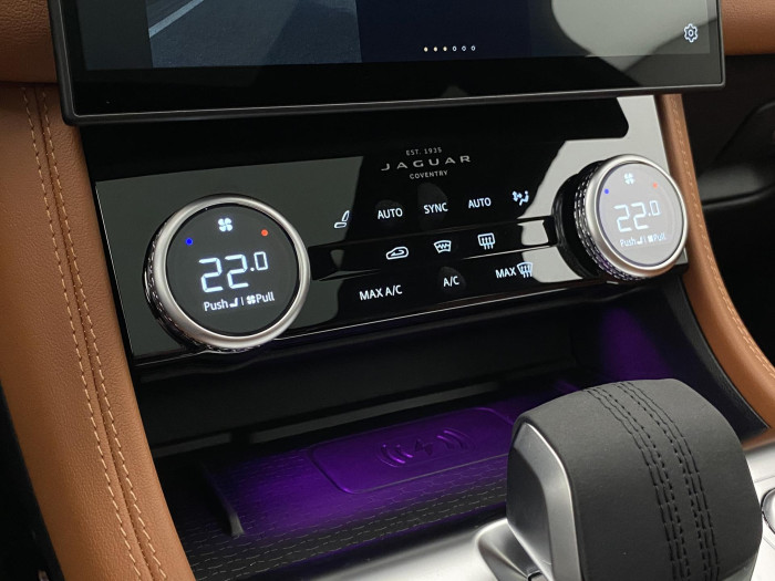 Jaguar F-Pace D300 R-DYNAMIC HSE REZERVACE 3.0 d Dynamic