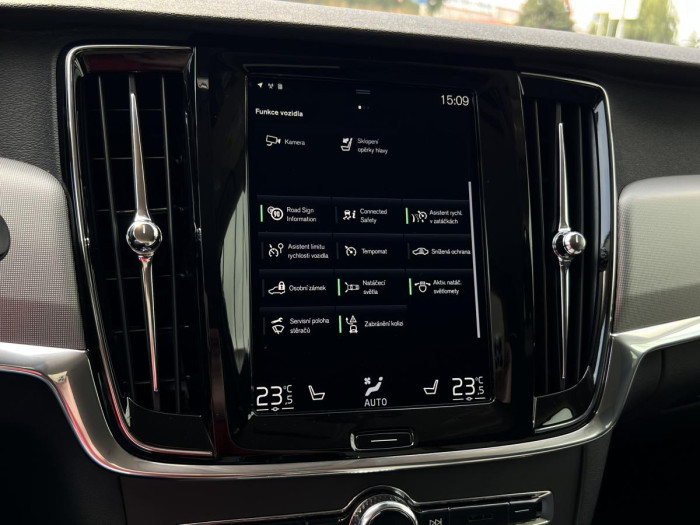 Volvo V90 B4 AWD MOMENTUM Aut REZERVACE 2.0 Momentum