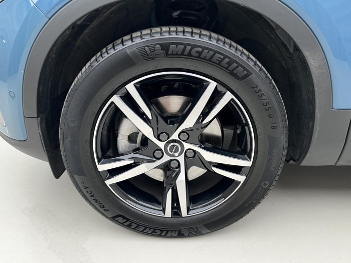 Volvo XC40 B3 PLUS DARK AUT CZ 1.maj.