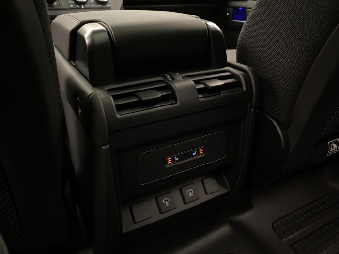 Land Rover Defender 110 D300 SEDONA REZERVACE 3.0 d