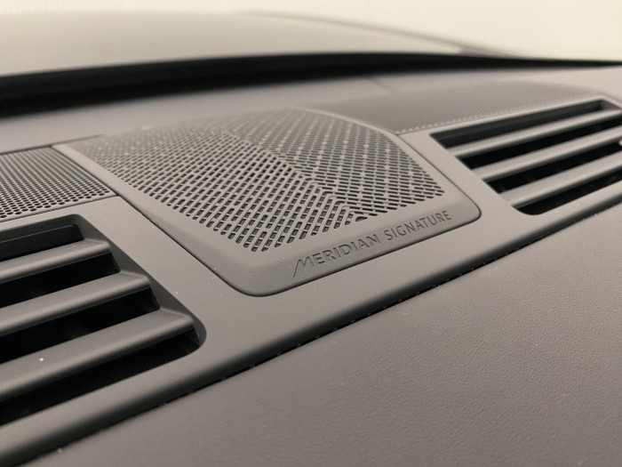 Land Rover Range Rover P550e AUTOBIOGRAPHY SWB