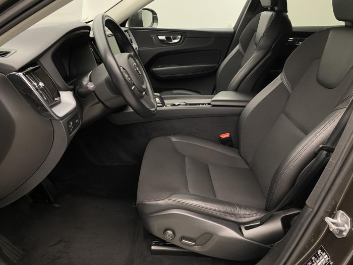 Volvo XC60 B4 AWD MOMENTUM REZERVACE 2.0 Momentum