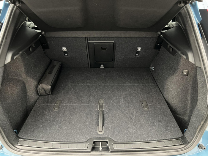 Volvo XC40 B3 PLUS DARK AUT CZ 1.maj.