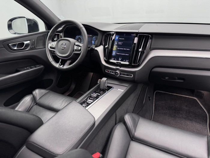 Volvo XC60 T8 AWD RECHARGE R-DESIGN AUT