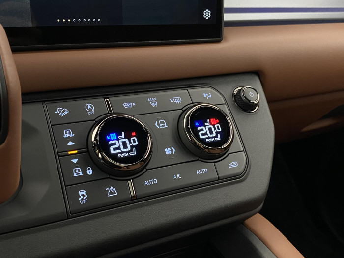 Land Rover Defender P635 OCTA AWD AUT