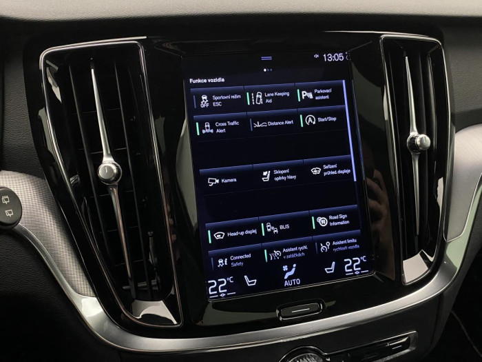 Volvo V60 B6 AWD R-DESIGN REZERVACE