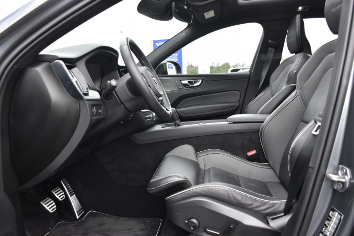 Volvo XC60 D3 R-Design 1.maj. REZERVACE 2.0 d