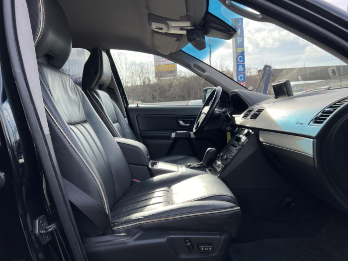 Volvo XC90 D5 AWD SUMMUM 7MÍSTNÁ 2.4 d Summum