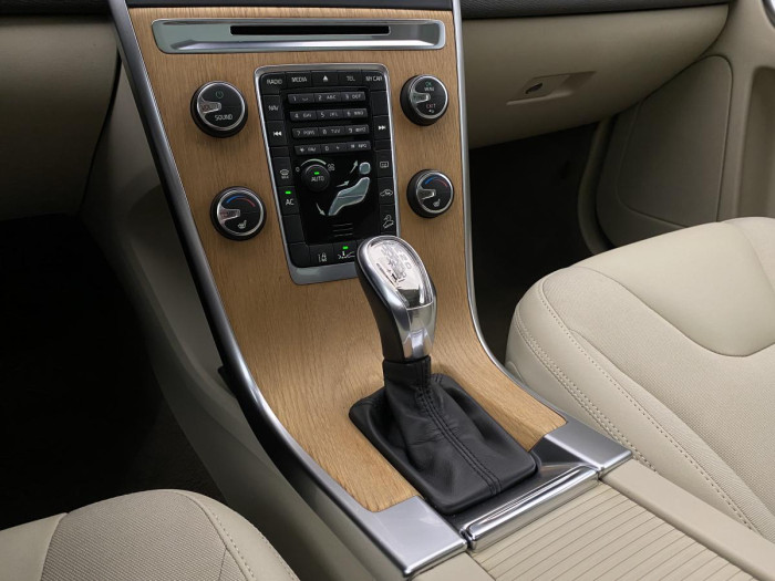 Volvo XC60 D5 AWD MOMENTUM AUT REZERVACE 2.4 d Momentum