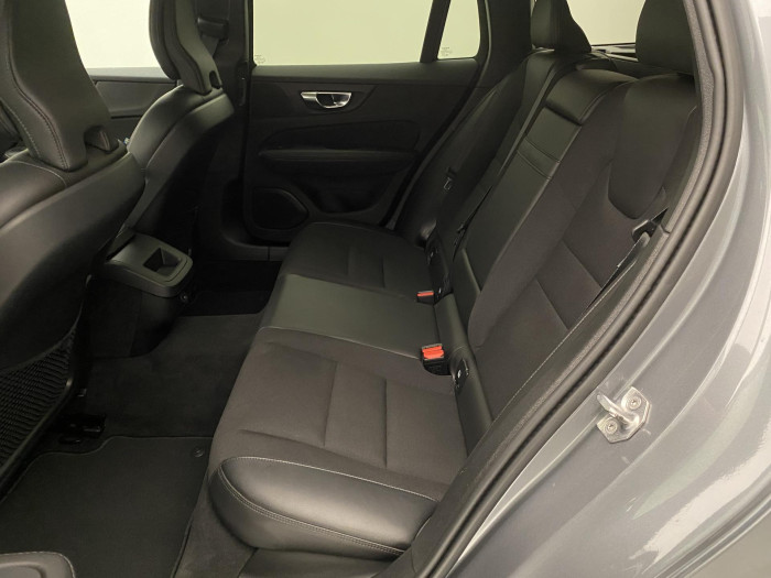 Volvo V60 B4 MOMENTUM PRO AUT REZERVACE 2.0 Momentum