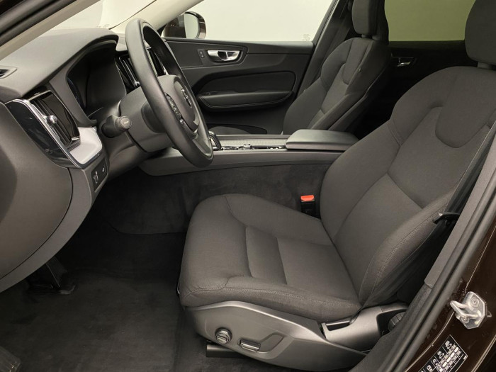 Volvo XC60 B4 MOMENTUM PRO AUT REZERVACE 2.0 Momentum