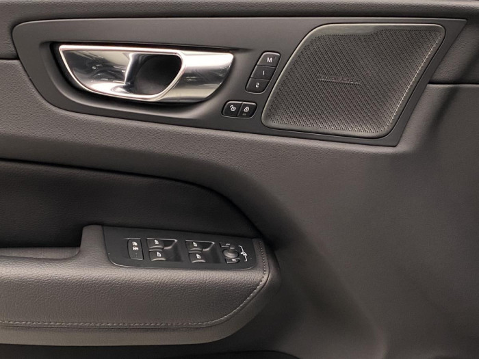 Volvo XC60 T5 AWD INSCRIPTION REZERVACE