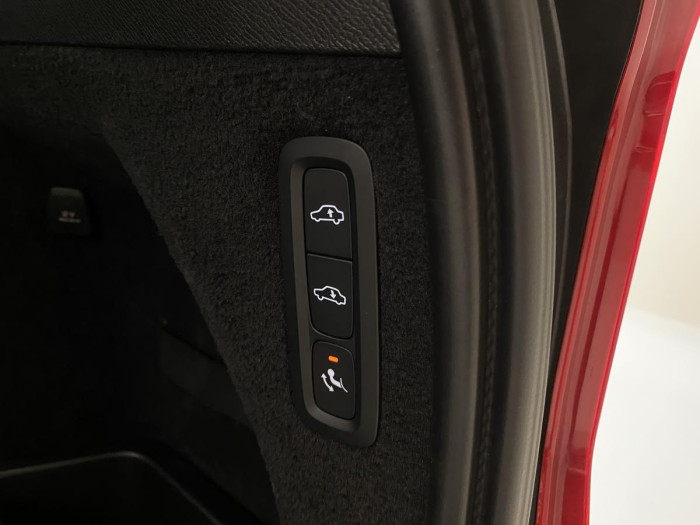 Volvo XC90 B5 AWD R-DESIGN AUT REZERVACE