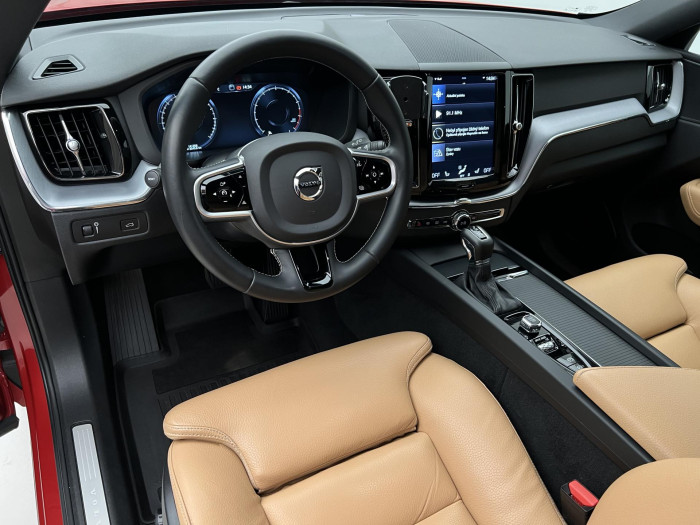 Volvo XC60 T5 AWD MOMENTUM PRO AUT 2.0 Momentum