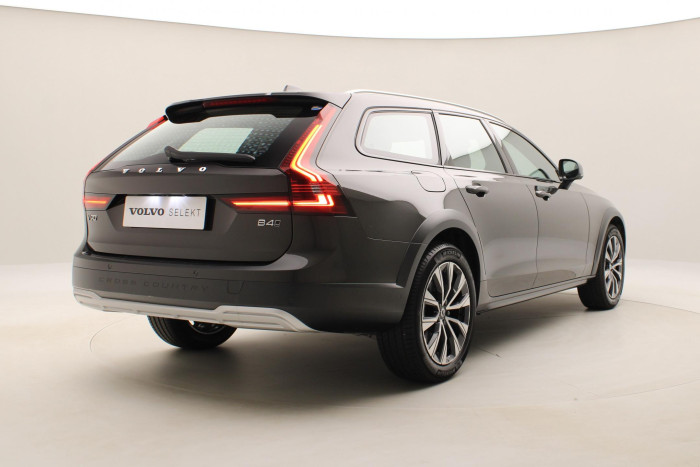 Volvo V90 CC B4 AWD PLUS AUT CZ 1.maj