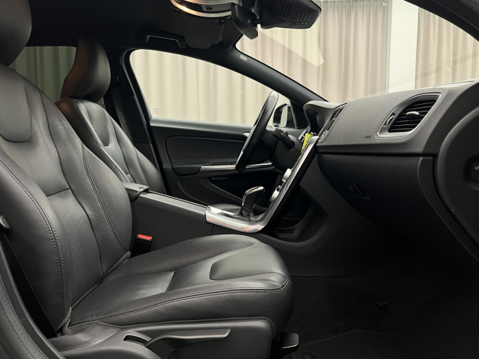 Volvo V60 CC D4 AWD SUMMUM AUT 2.4 d CC CC Summum
