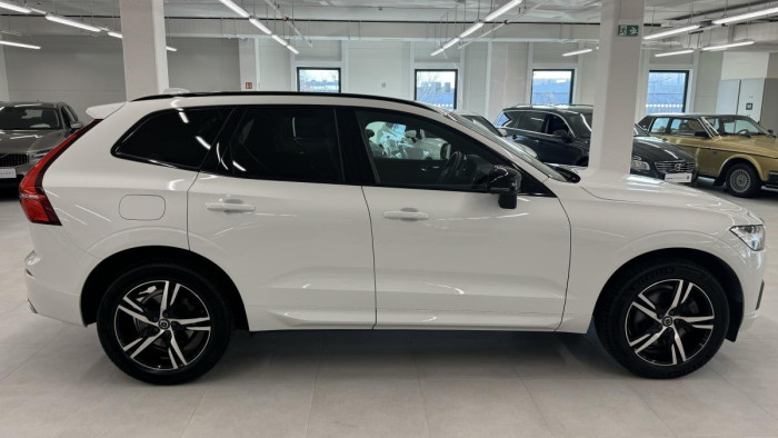 Volvo XC60 B4 AWD R-DESIGN AUT REZERVACE
