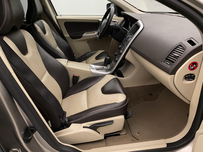 Volvo XC60 D5 AWD SUMMUM AUT CZ 2.4 d Summum