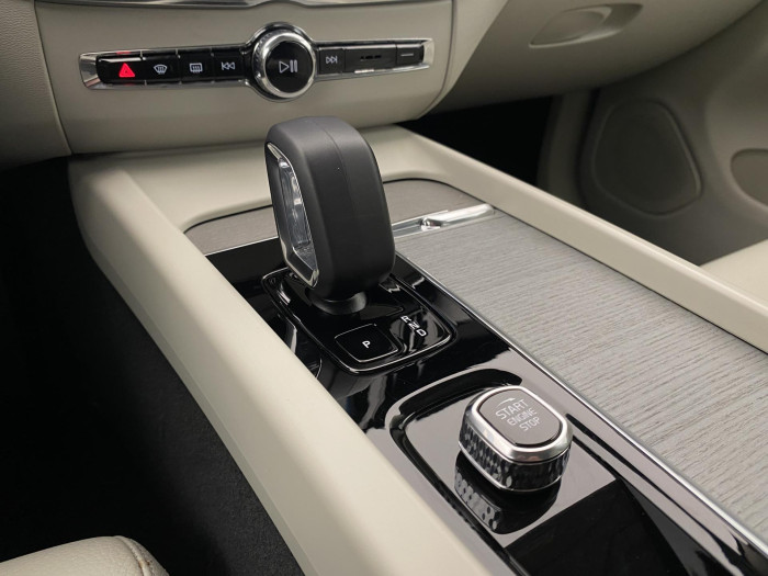 Volvo XC60 B5 AWD DARK PLUS AUT CZ