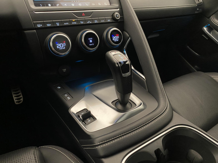 Jaguar E-Pace P300 AWD R-DYNAMIC REZERVACE 2.0 Dynamic