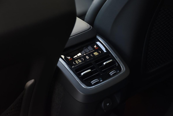 Volvo V60 CC B4 AWD ADVANCED REZERVACE 2.0 CC CC