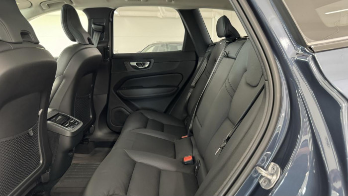 Volvo XC60 B4 AWD ULTIMATE REZERVACE