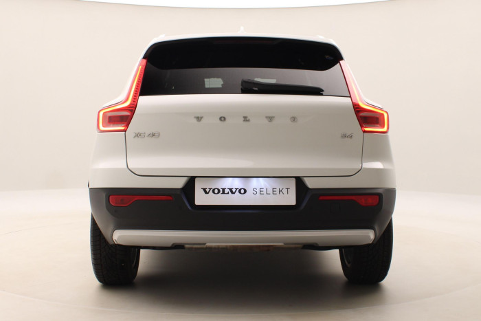 Volvo XC40 B4 MOMENTUM REZERVACE 2.0 Momentum