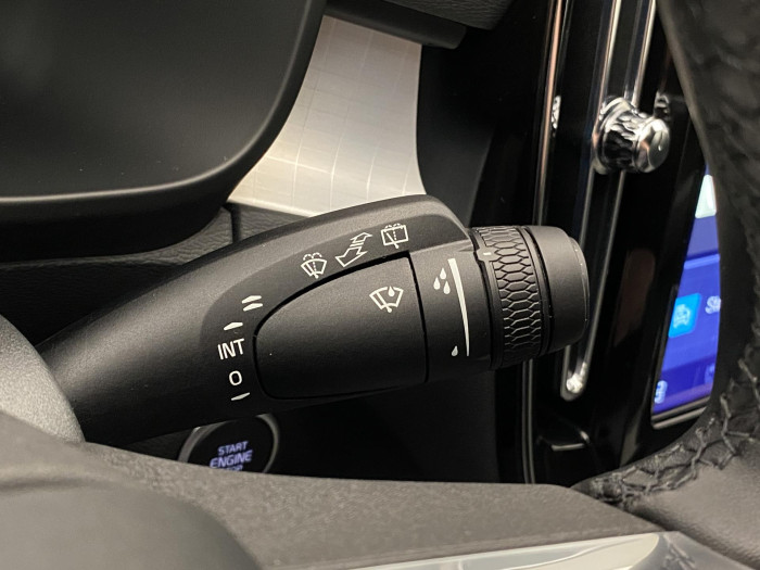 Volvo XC40 B3 DARK PLUS AUT CZ