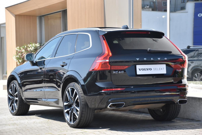Volvo XC60 T6 AWD R-DESIGN REZERVACE