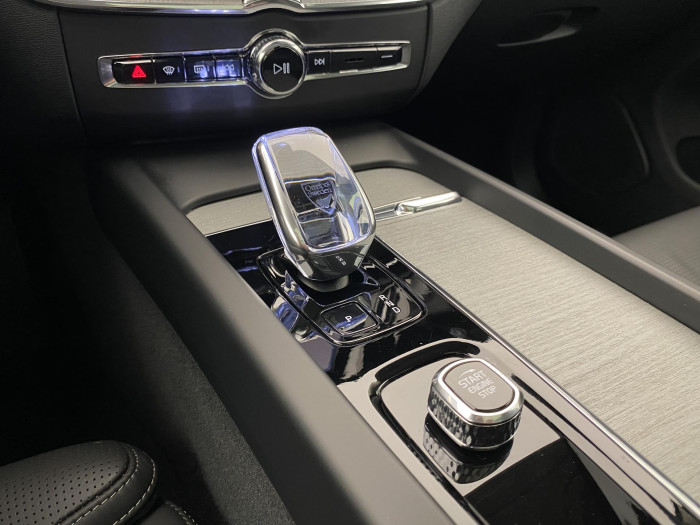 Volvo XC60 T8 AWD PLUG-IN DARK ULTRA CZ