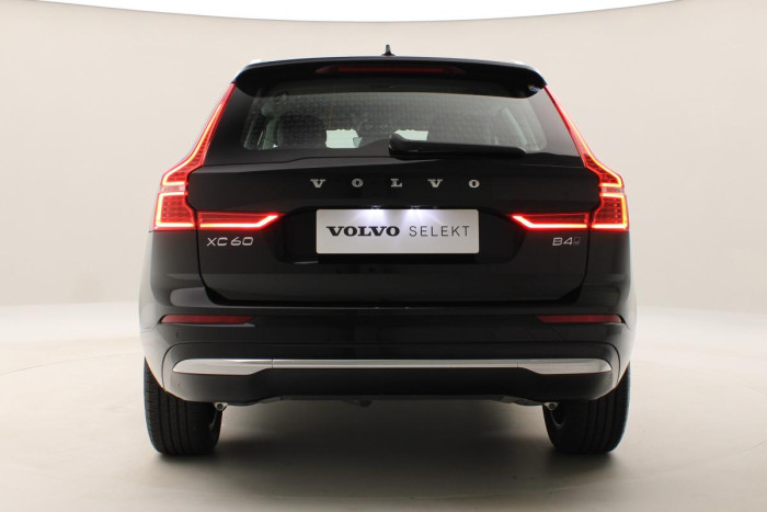 Volvo XC60 B4 AWD PLUS DARK AUT 1.maj