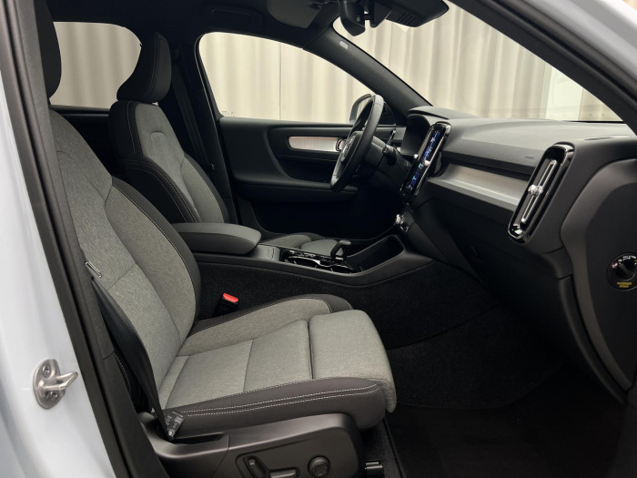 Volvo XC40 B3 PLUS DARK AUT CZ