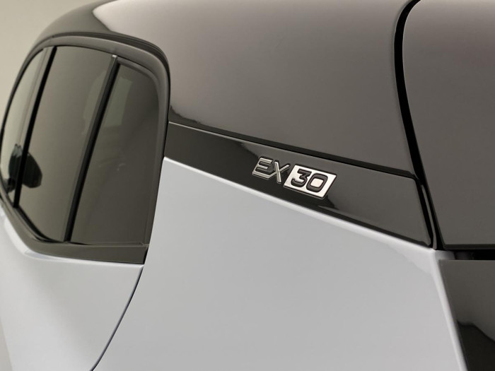 Volvo EX30 PURE ELECTRIC TWIN AWD ULTRA