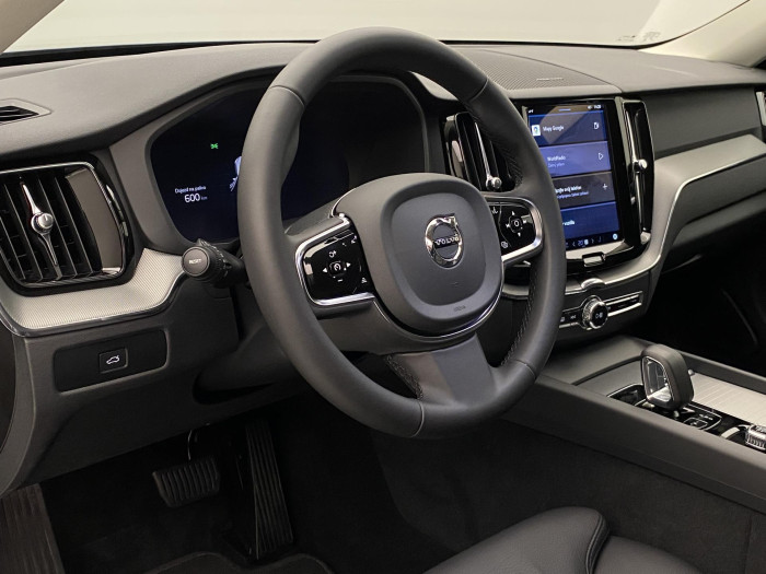Volvo XC60 B4 AWD PLUS DARK REZERVACE