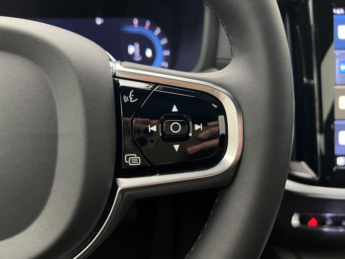 Volvo S60 B5 AWD ULTIMATE DARK AUT 1.maj