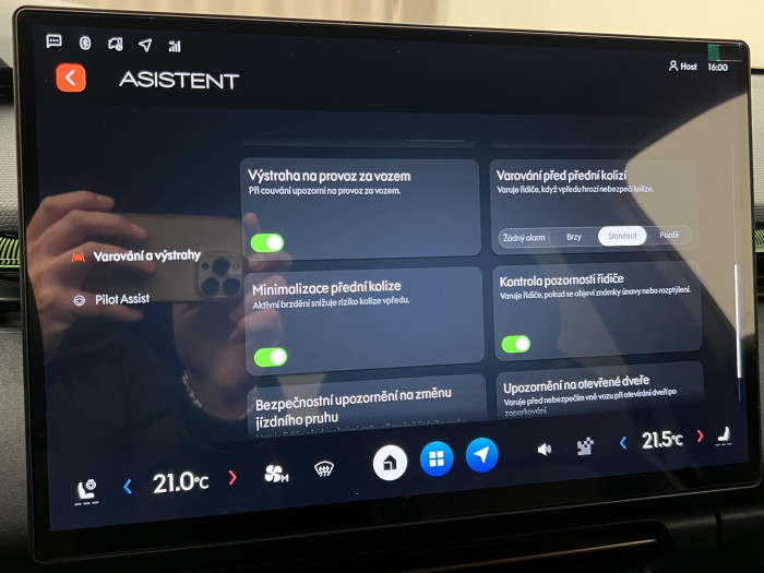 Lynk & Co 08 MORE PHEV