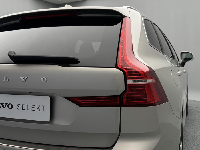 Volvo XC60 B4 MOMENTUM PRO AUT CZ 2.0 Momentum