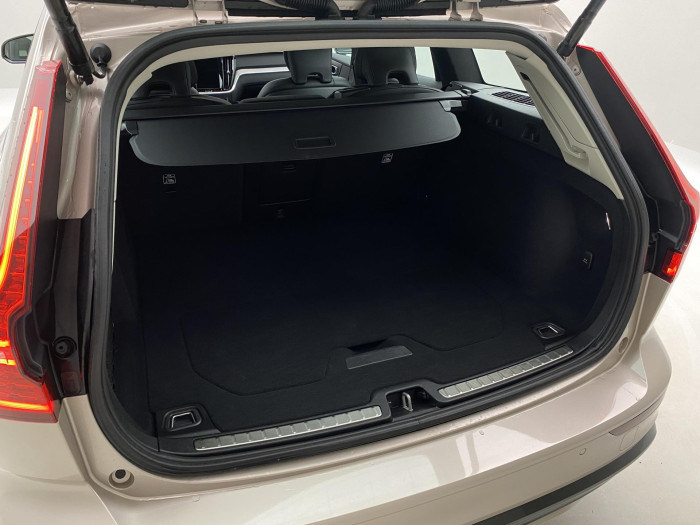 Volvo V60 B4 DARK PLUS AUT CZ