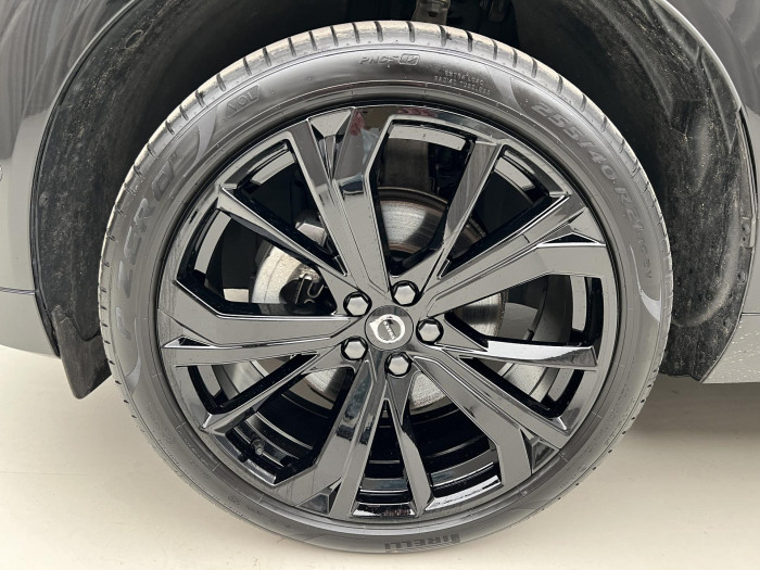 Volvo XC60 B5 AWD ULTRA BLACK REZERVACE