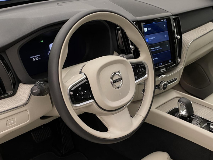Volvo XC60 B4 AWD PLUS BRIGHT AUT CZ 2.0 Plus