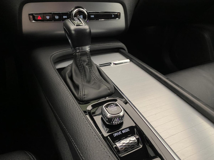 Volvo XC90 D5 AWD MOMENTUM REZERVACE 2.0 d Momentum