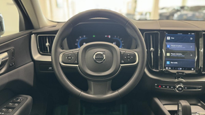 Volvo XC60 B4 CORE AUT REZERVACE