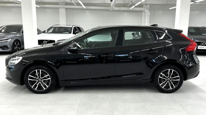 Volvo V40 T2 BLACK EDITION REZERVACE 2.0 Edition