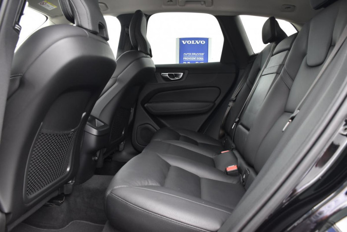 Volvo XC60 B5 AWD MOMENTUM AUT REZERVACE 2.0 Momentum