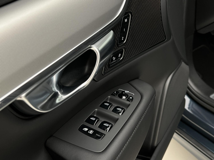 Volvo V90 T6 AWD RECHARGE CORE AUT 1.maj