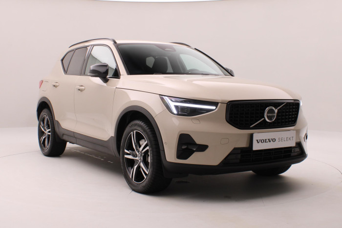 Volvo XC40 B3 DARK PLUS REZERVACE