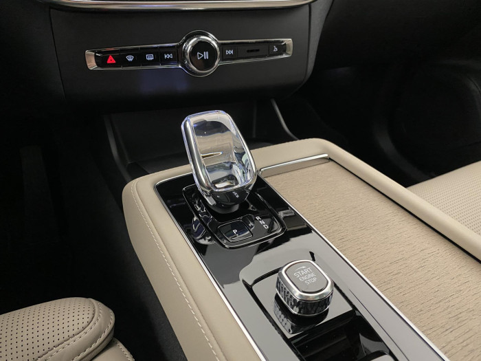 Volvo XC90 T8 AWD RECHARGE DARK ULTRA 7
