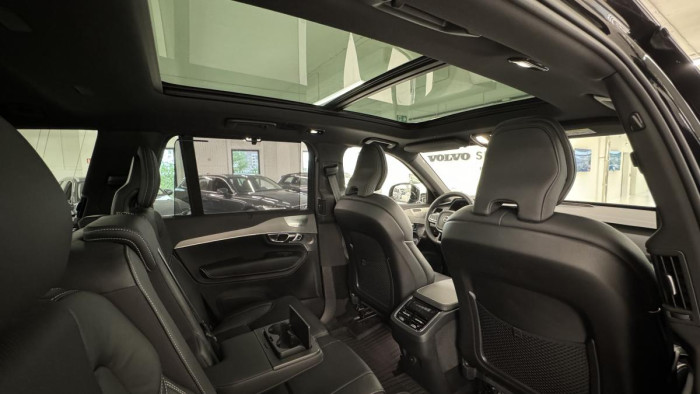 Volvo XC90 B5 AWD ULTIMATE REZERVACE