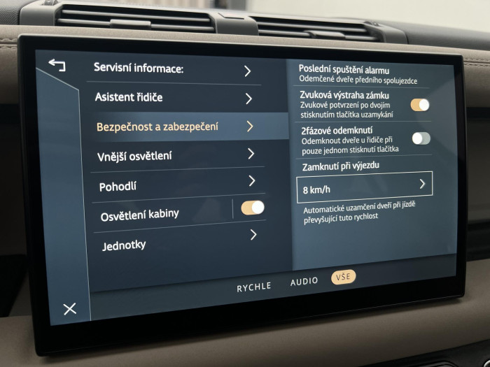 Land Rover Defender D250 SE AWD AUT CZ 3.0 d SE